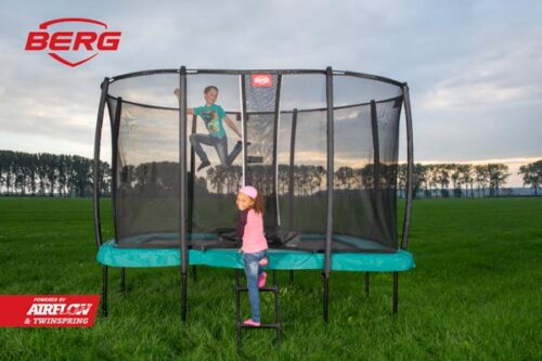 טרמפולינה מלבנית של חברת BERG מהולנד 2.2 על 3.3 מטר ירוק